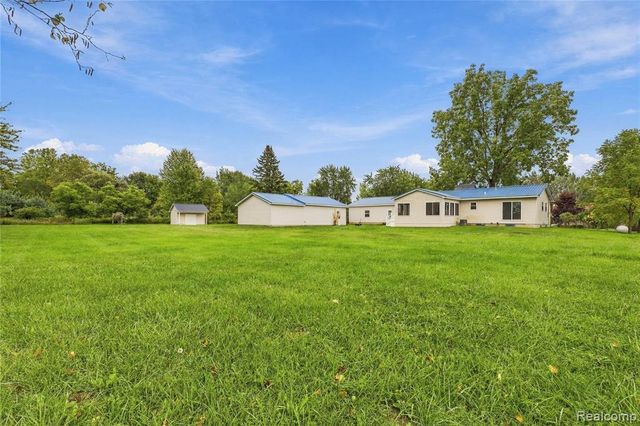 7106 Lake Road, Montrose, MI 48457
