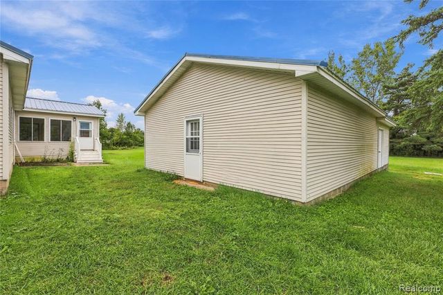 7106 Lake Road, Montrose, MI 48457