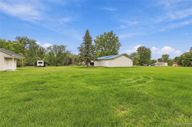 7106 Lake Road, Montrose, MI 48457