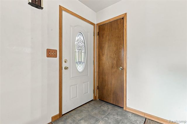 7106 Lake Road, Montrose, MI 48457
