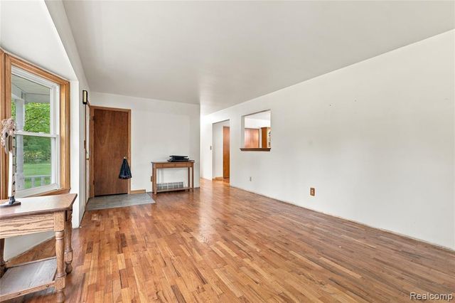 7106 Lake Road, Montrose, MI 48457