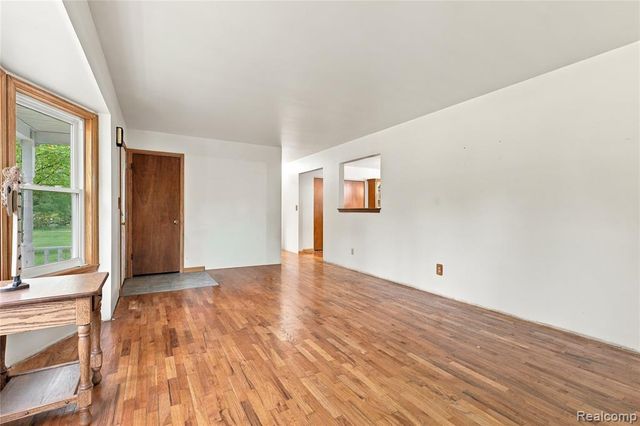 7106 Lake Road, Montrose, MI 48457