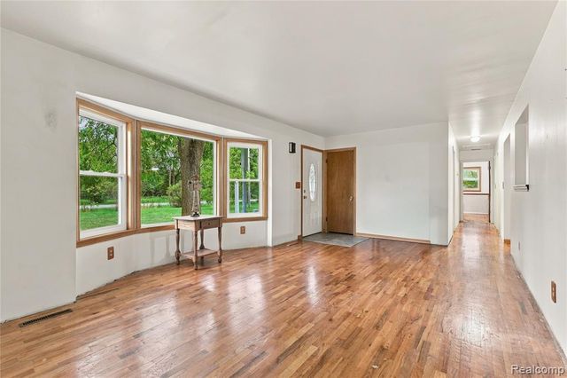 7106 Lake Road, Montrose, MI 48457