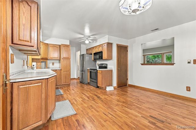 7106 Lake Road, Montrose, MI 48457