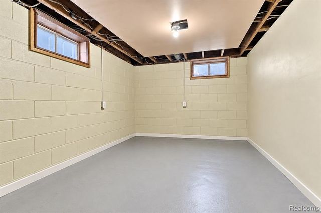 7106 Lake Road, Montrose, MI 48457