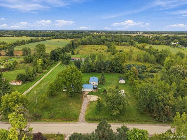 7106 Lake Road, Montrose, MI 48457