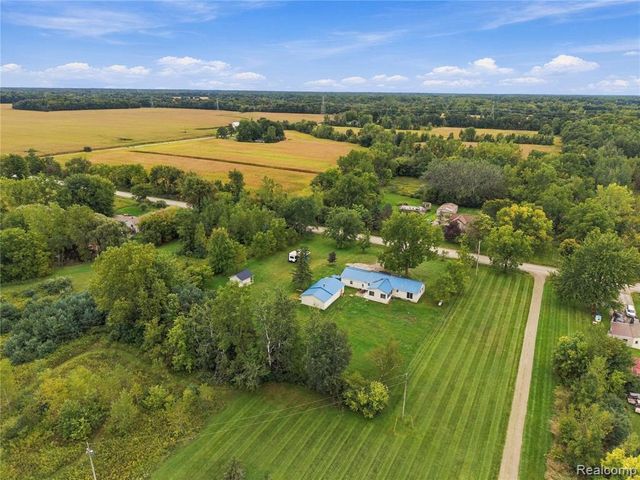 7106 Lake Road, Montrose, MI 48457