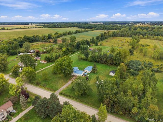 7106 Lake Road, Montrose, MI 48457
