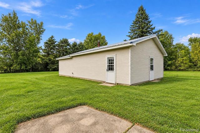 7106 Lake Road, Montrose, MI 48457