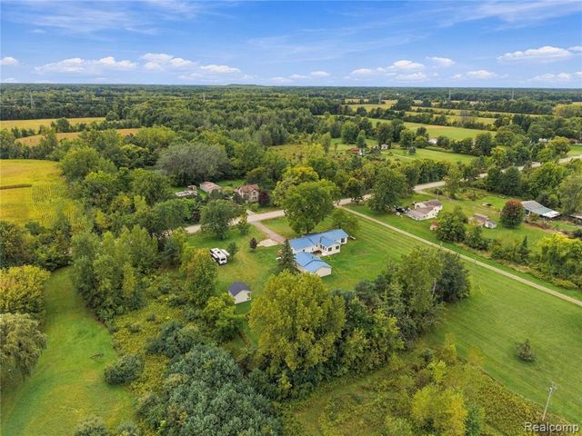 7106 Lake Road, Montrose, MI 48457