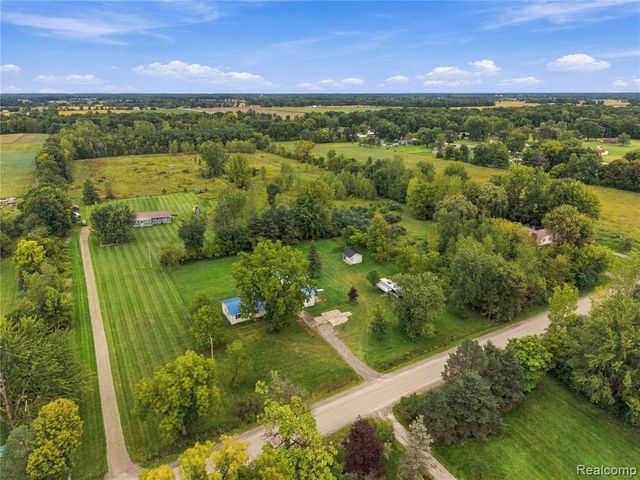 7106 Lake Road, Montrose, MI 48457