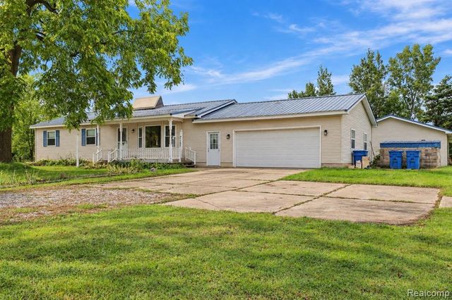 7106 Lake Road, Montrose, MI 48457