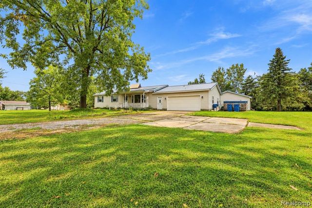 7106 Lake Road, Montrose, MI 48457