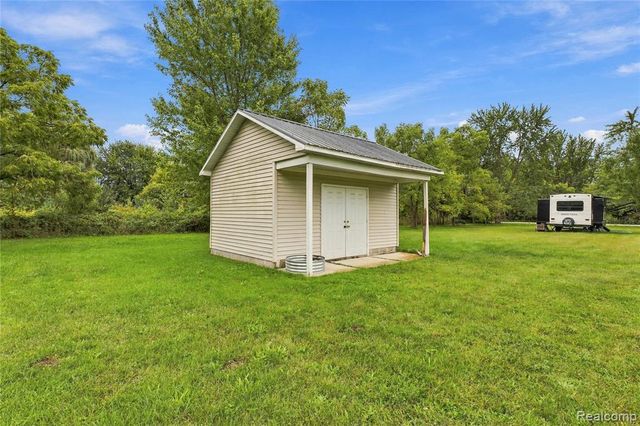 7106 Lake Road, Montrose, MI 48457