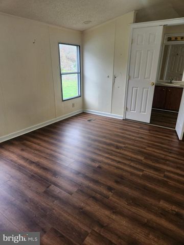 121 CONNECTOR RD, Martinsburg, WV 25405