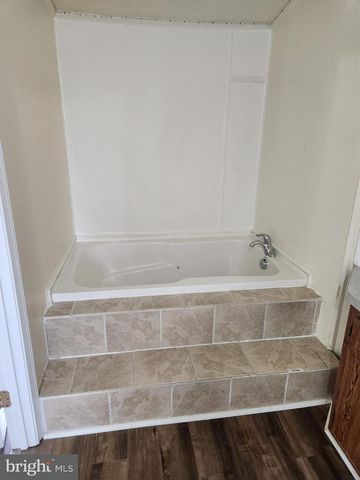 121 CONNECTOR RD, Martinsburg, WV 25405