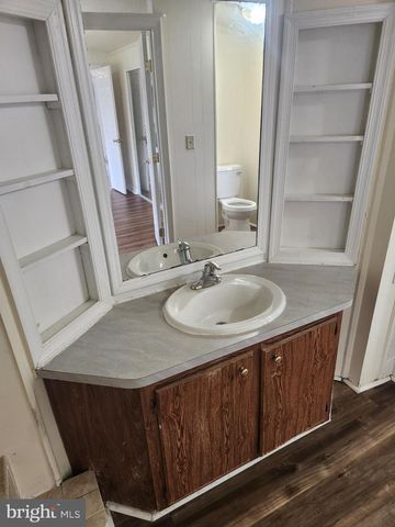 121 CONNECTOR RD, Martinsburg, WV 25405