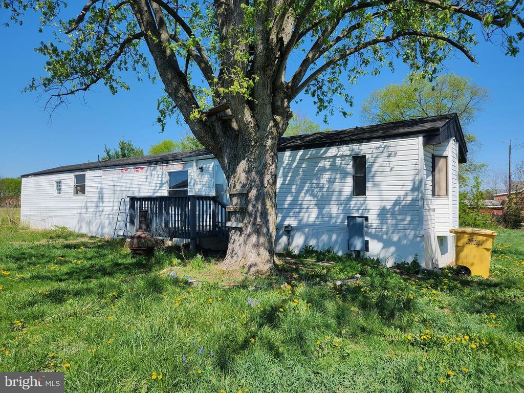 121 CONNECTOR RD, Martinsburg, WV 25405