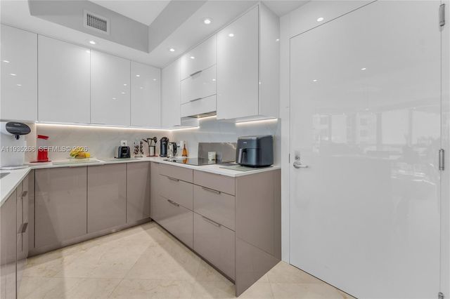 3101 S Ocean Drive 606, Hollywood, FL 33019