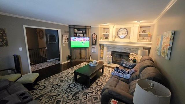 809 SW Hereford Drive, Grain Valley, MO 64029