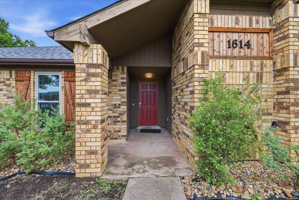 1614 Sunswept Terrace, Lewisville, TX 75077