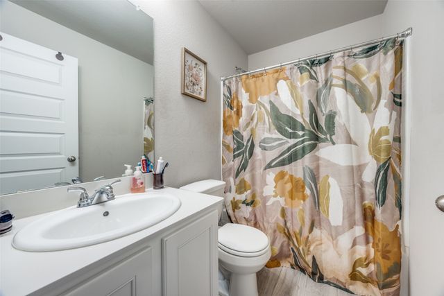 926 Hurstwood Drive, Van Alstyne, TX 75495