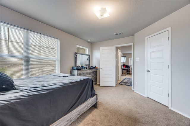 926 Hurstwood Drive, Van Alstyne, TX 75495