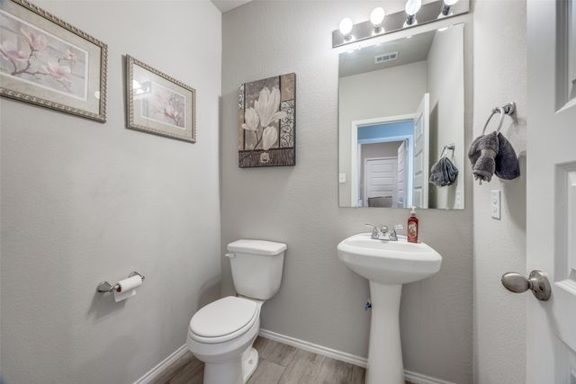 926 Hurstwood Drive, Van Alstyne, TX 75495