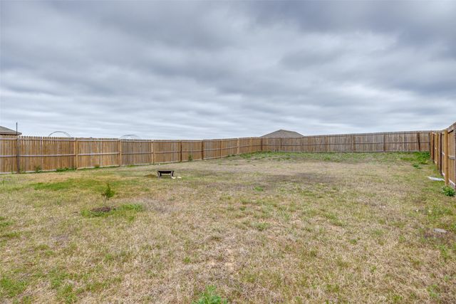 926 Hurstwood Drive, Van Alstyne, TX 75495