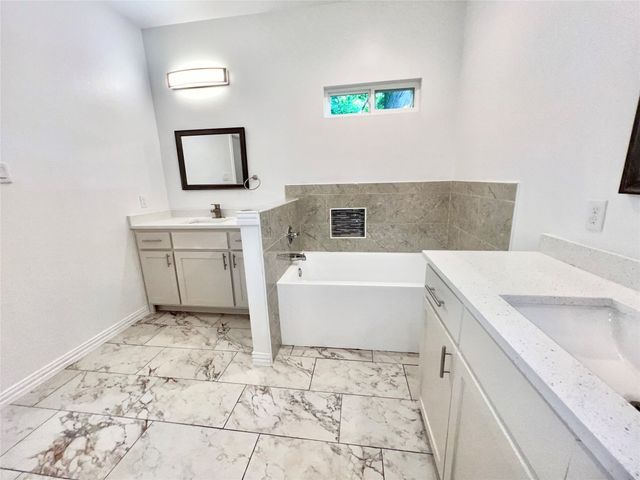 2811 Silkwood Street, Dallas, TX 75215