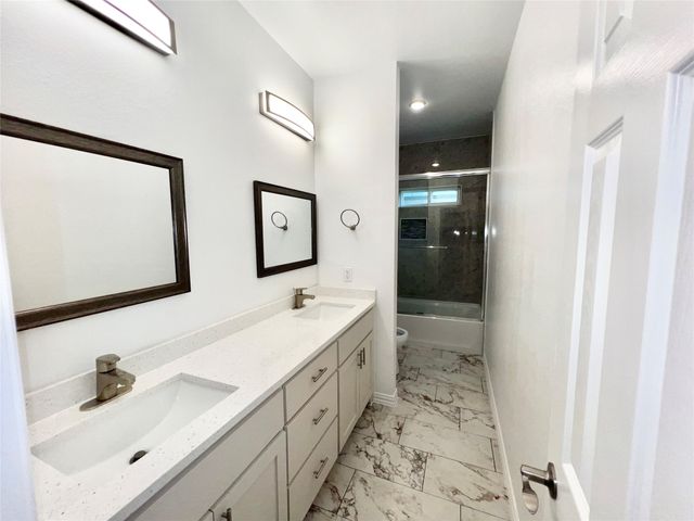 2811 Silkwood Street, Dallas, TX 75215