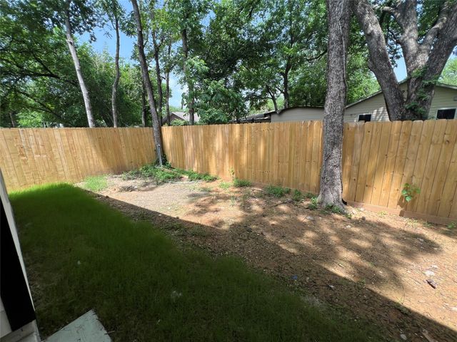 2811 Silkwood Street, Dallas, TX 75215