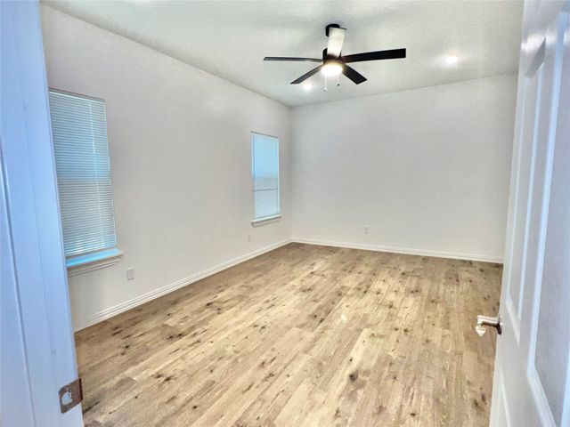 2811 Silkwood Street, Dallas, TX 75215
