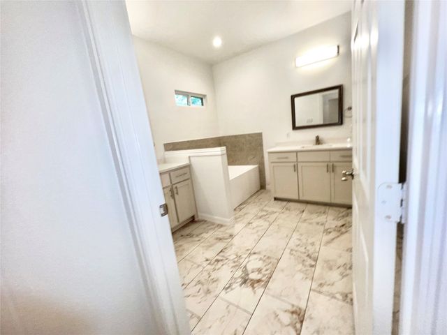 2811 Silkwood Street, Dallas, TX 75215