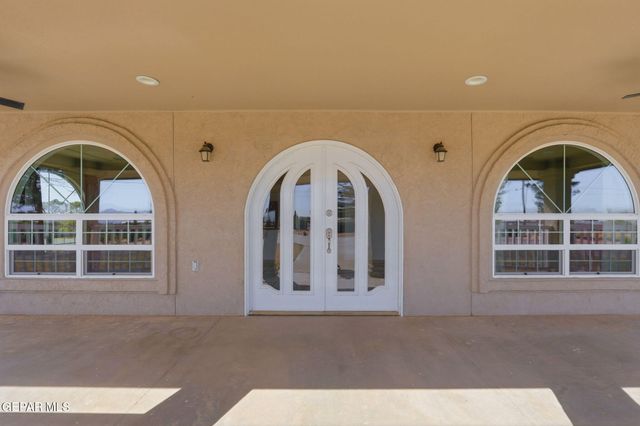928 MIKE Court, Chaparral, NM 88081