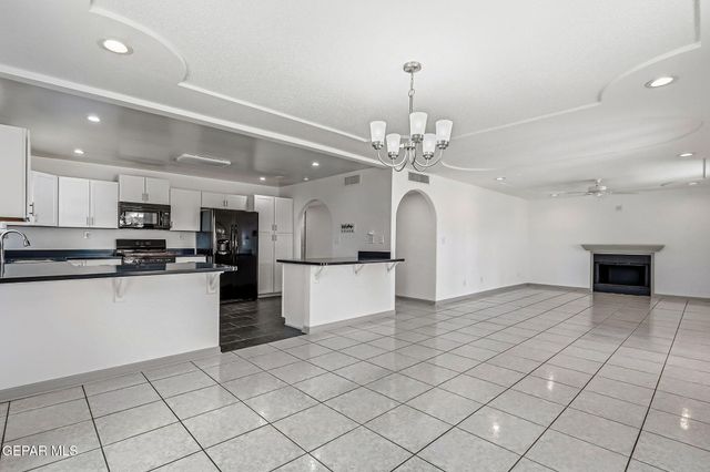 928 MIKE Court, Chaparral, NM 88081