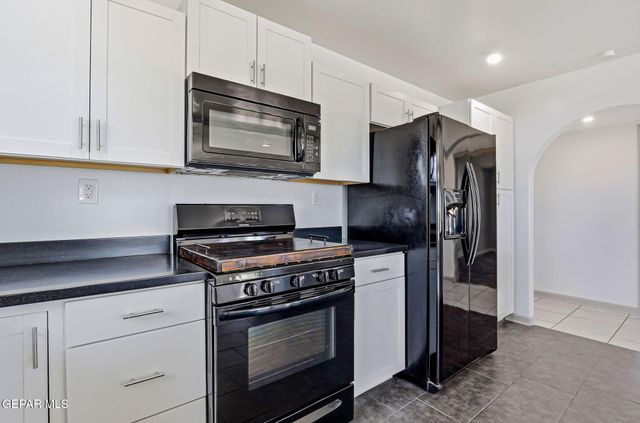 928 MIKE Court, Chaparral, NM 88081