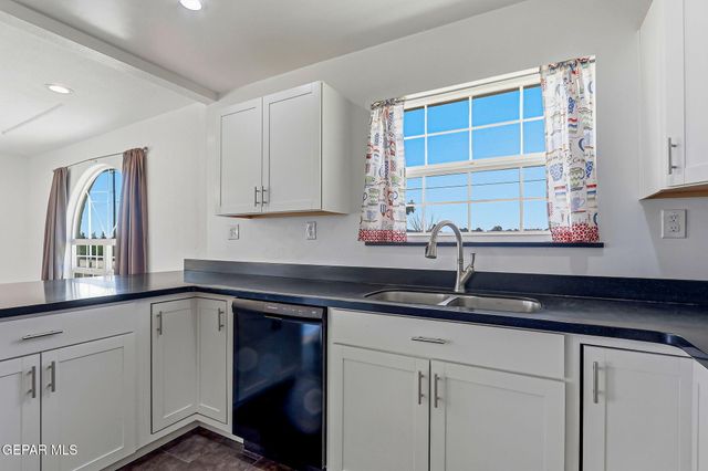 928 MIKE Court, Chaparral, NM 88081