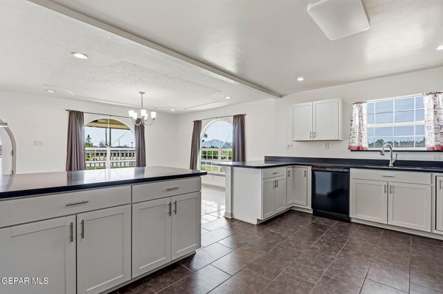 928 MIKE Court, Chaparral, NM 88081