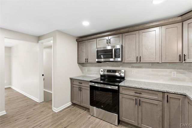 7 Gooseberry Lane, Clay, NY 13090