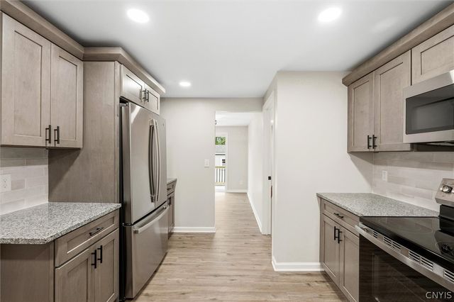 7 Gooseberry Lane, Clay, NY 13090