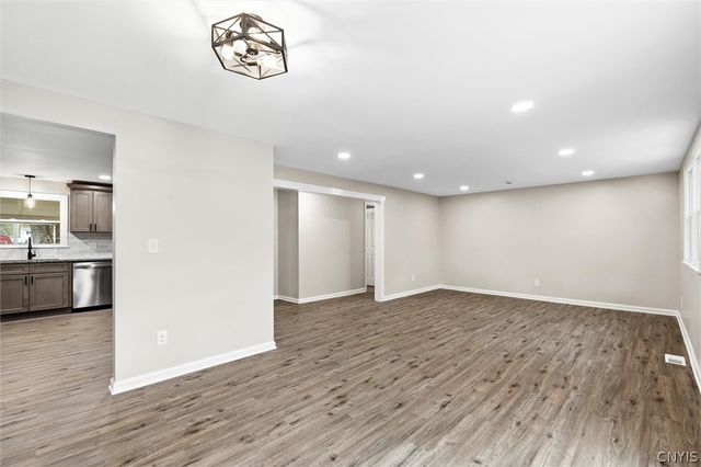 7 Gooseberry Lane, Clay, NY 13090