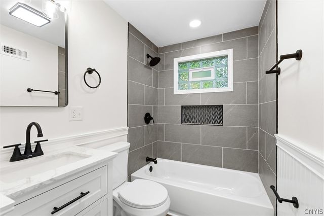 7 Gooseberry Lane, Clay, NY 13090