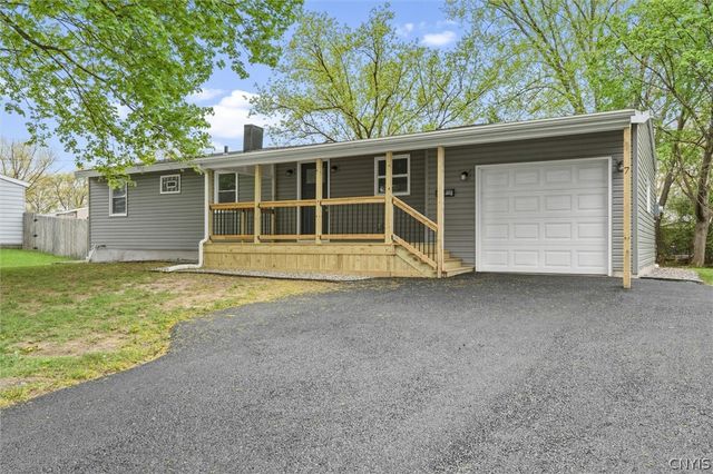 7 Gooseberry Lane, Clay, NY 13090