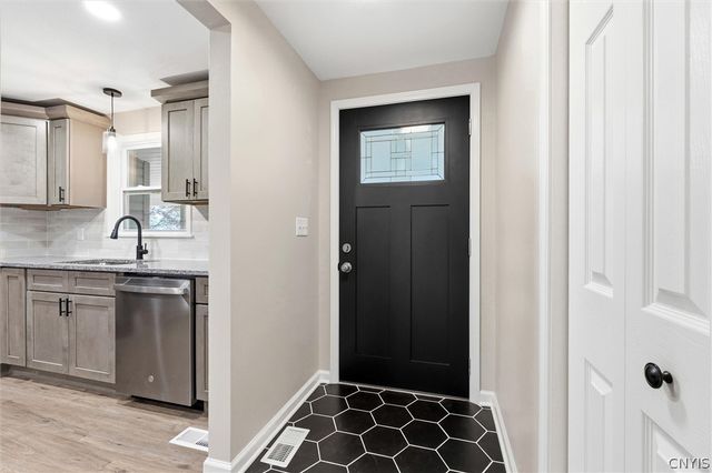 7 Gooseberry Lane, Clay, NY 13090