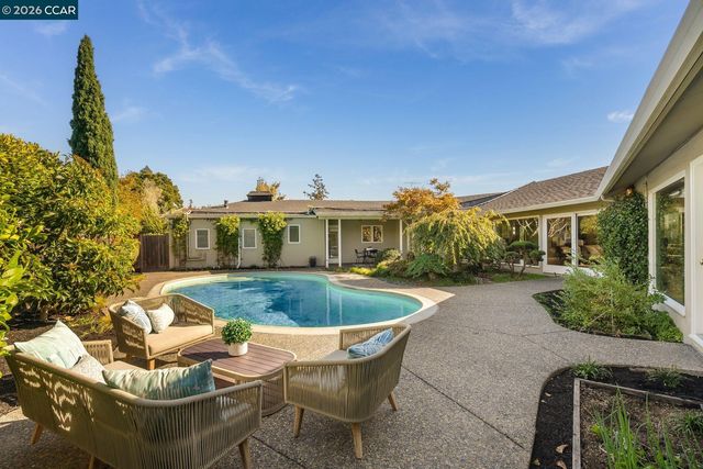 15 La Salle Ct, Piedmont, CA 94611