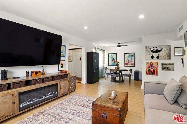 11813 Runnymede Street 36, North Hollywood (los Angeles), CA 91605