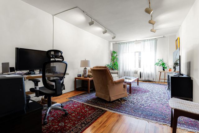67-50 Thornton Place 4S, Forest Hills, NY 11375