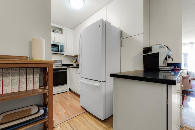 67-50 Thornton Place 4S, Forest Hills, NY 11375