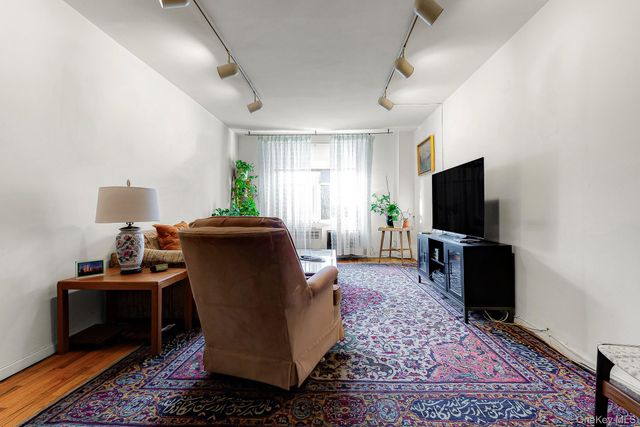 67-50 Thornton Place 4S, Forest Hills, NY 11375